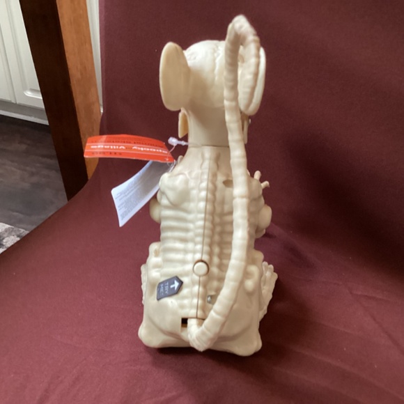 Spooky Village Animal Skeleton New With Tag 7.25” x 7” x 3” (approximate) - Picture 7 of 8